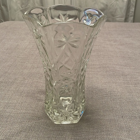 Vintage Anchor Hocking Heavy Lead Crystal Cut Glass Vase Starburst Pattern - Picture 13 of 13